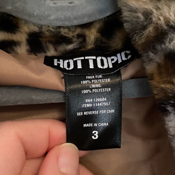 Hot Topic coat size 3X - Picture 3 of 4